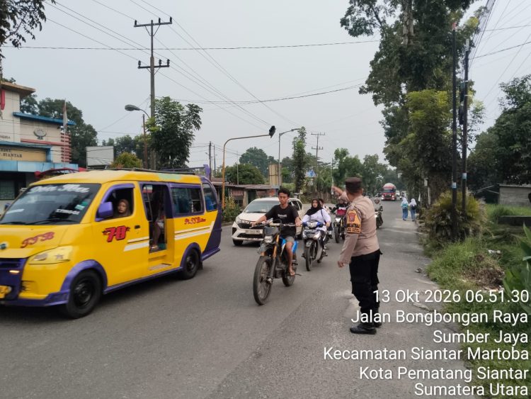 Cegah Macet dan Kecelakaan, Polsek Siantar Martoba Siaga di Simpang Karangsari