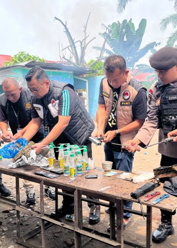 Sarang Narkoba Mencirim Digerebek Bandar Diringkus, Pistol Hingga Sejumlah Sajam Disita