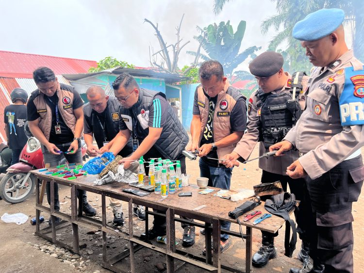 Sarang Narkoba Mencirim Digerebek Bandar Diringkus, Pistol Hingga Sejumlah Sajam Disita