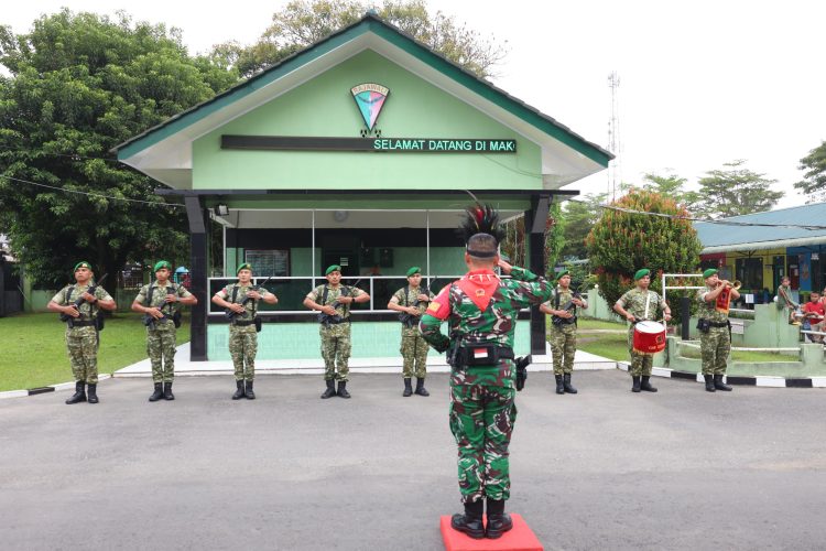 Perkuat Sinergi TNI-Polri di Tabagsel, Danyon C Pelopor Brimob Sumut Hadiri Upacara Penyambutan Satgas Pamtas RI–PNG