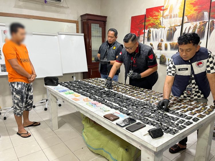 Satresnarkoba Polrestabes Medan Ringkus Kurir 450 Pcs Pod Getar Asal Malaysia Sempat Kejar – Kejaran Sejauh 5 Kilometer