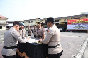 Kapolrestabes Medan Pimpin Sertijab PJU dan Kapolsek, Teguhkan Semangat Polisi Bersama Masyarakat