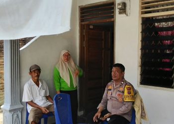 Bantu Warga Kurang Mampu Akses Bansos PKH dan BPNT, Bhabinkamtibmas Nagapitu Turun Langsung