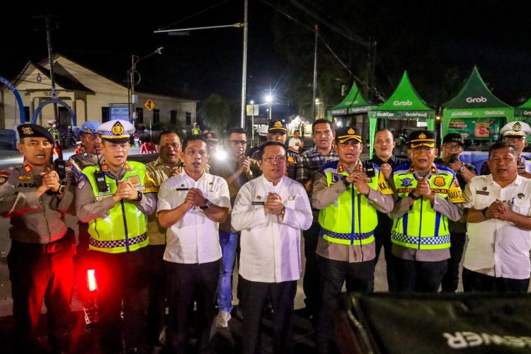 Wesly Silalahi dan Kapolres Turun ke Ring Road, Sosialisasikan Operasi Patuh Toba dan Jalur Satu Arah
