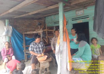 Dekat dengan Warga, Bhabinkamtibmas Polsek Siantar Marihat Sampaikan Pesan Keamanan di Jalan Mangga