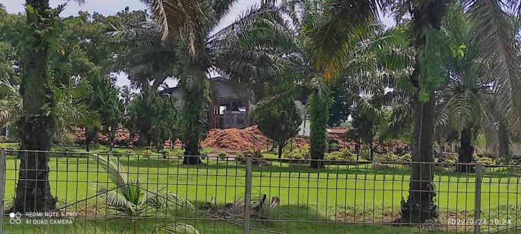 Tankos menumpuk di halaman PKS Dolok Ilir