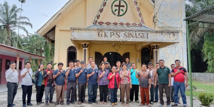 Pengurus Seksi Bapa usai melaksanakan rapat di GKPS Sinasih