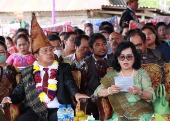 Bupati Simalungun RHS dan Ny Ratnawati RHS, mengikuti kebaktian di GKPS Resort Tanjung Saribu, Minggu 2 Oktober 2022.