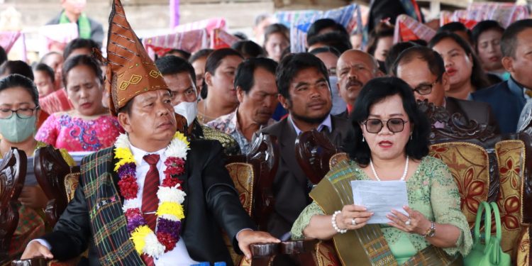 Bupati Simalungun RHS dan Ny Ratnawati RHS, mengikuti kebaktian di GKPS Resort Tanjung Saribu, Minggu 2 Oktober 2022.