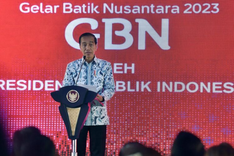 Presiden RI Joko Widodo membuka secara resmi Gelar Batik Nusantara, di Senayan Park, Jakarta, Rabu 2 Agustus 2023.