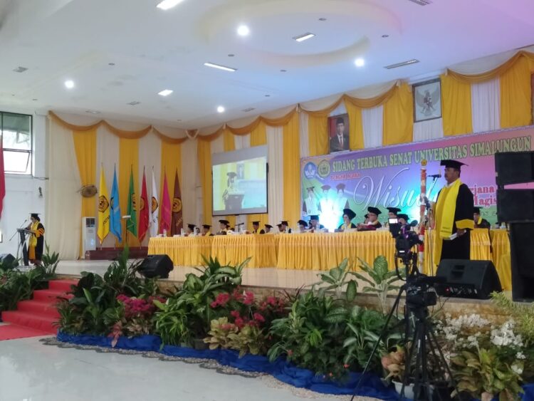 Acara wisuda USI di Audotorium Radjamin Purba.