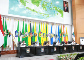 Mendagri  Tito Karnavian memimpin rapat koordinasi pengendalian inflasi daerah di Gedung Sasana Bhakti Praja (SBP), Kantor Pusat Kemendagri, Jakarta.