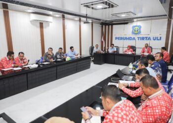 Walikota Pematangsiantar, dr Susanti Dewayani, saat rapat bersama jajaran Perumda Tirtauli.