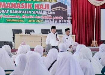 Bupati dan Wakil Bupati Simalungun, Radiapoh Hasiholan Sinaga-Zonny Waldi (RHS-ZW) saat acara Manasih Haji Tahun 2024.