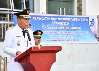 Wakil Bupati Samosir Martua Sitanggang bertindak sebagai Inspektur Upacara Peringatan hari Otonomi Daerah.