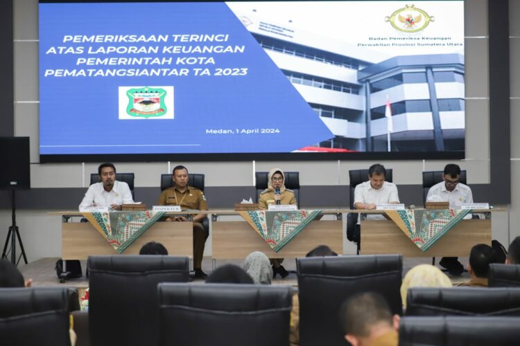 Wali Kota Pematangsiantar, dr Susanti Dewayani, saat Entry Meeting bersama Kepala BPK  Perwakilan Sumut, Eydu Oktain Panjaitan, untuk menjalani Pemeriksaan Terinci  Laporan Keuangan Pemko Pematangsiantar TA 2023.