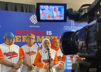 Menaker Ida Fauziyah menjawab pertanyaan media setelah acara puncak peringatan Hari Buruh (May Day) 2024.