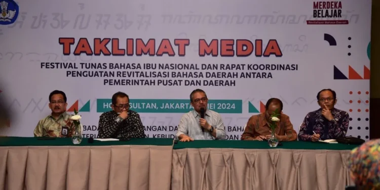 Kepala Badan Pengembangan dan Pembinaan Bahasa (Badan Bahasa) Kementerian Pendidikan, Kebudayaan, Riset, dan Teknologi E. Aminudin Aziz dalam Taklimat Media di Hotel Sultan, Jakarta.