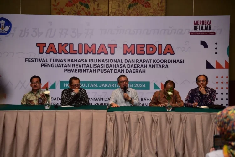 Kepala Badan Pengembangan dan Pembinaan Bahasa (Badan Bahasa) Kementerian Pendidikan, Kebudayaan, Riset, dan Teknologi E. Aminudin Aziz dalam Taklimat Media di Hotel Sultan, Jakarta.