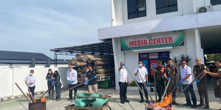 Kejari Simalungun Musnahkan Barang Bukti 121 Perkara Inkracht, Kasus Narkotika Mendominasi