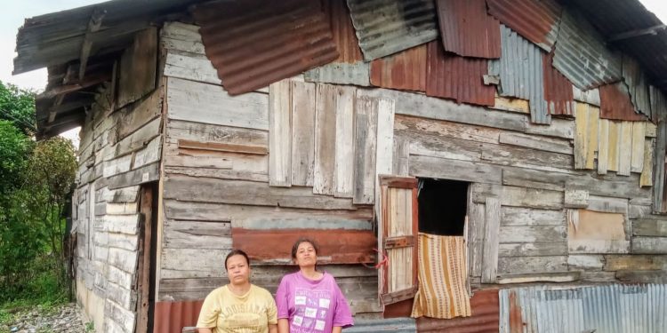 Di Balik Dinding Papan Gang Jengkol, Harapan Tiga Bersaudara yang Tak Pernah Padam