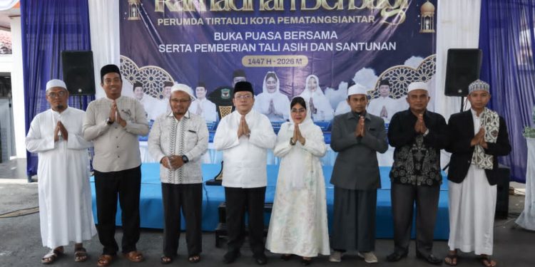 Ramadhan Penuh Makna, Wali Kota Wesly Serahkan Santunan dan Gratiskan Air untuk 161 Masjid