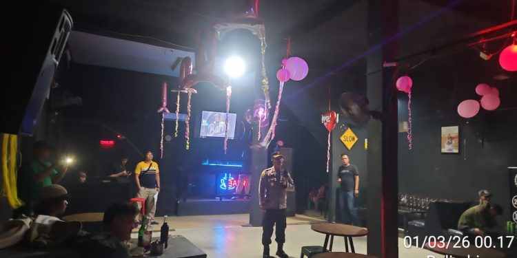 Polsek Tanah Jawa Sidak Mendadak Barra VIP Bar Tengah Malam, Ini Hasilnya…