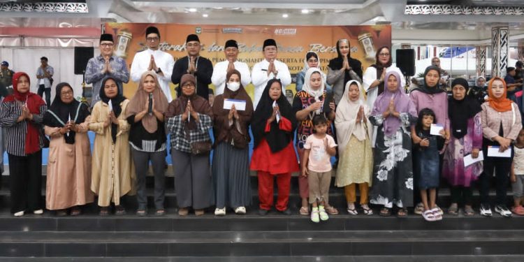 Buka Puasa Bersama di Lapangan Adam Malik, Wesly Silalahi Ajak Warga Perkuat Kebersamaan Bangun Pematangsiantar