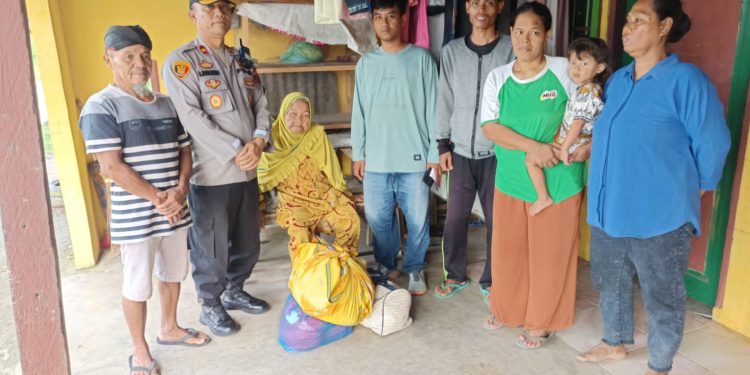Berkat Identifikasi Iris Mata, Polsek Tanah Jawa Antarkan Nenek yang Terlantar Kembali ke Keluarga di Tebing Tinggi