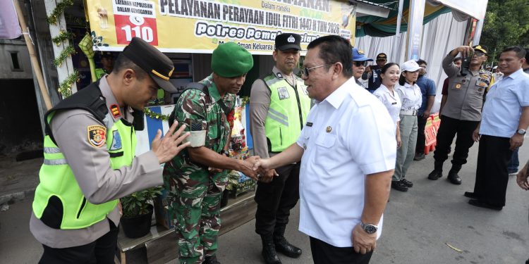 Pemko Siantar dan Forkopimda Sambangi Pos Pam Lebaran, Wesly Silalahi Serahkan Bingkisan untuk Petugas
