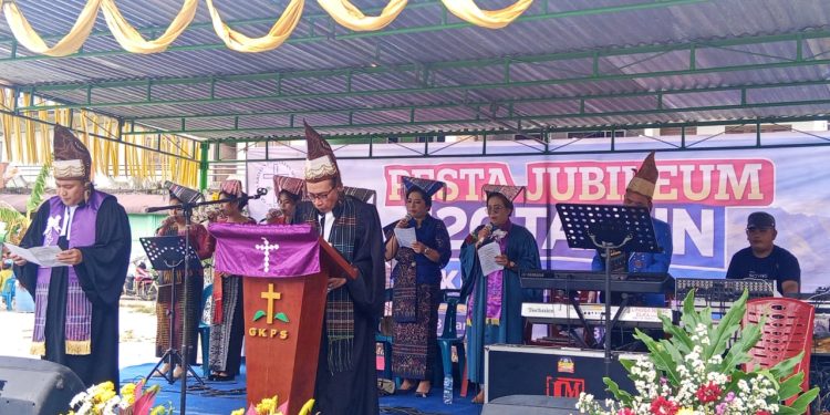 Jubileum 120 Tahun GKPS Haranggaol, Pdt Firdaus Purba: “Doa Tiap Hari, Baca Kitab Suci”