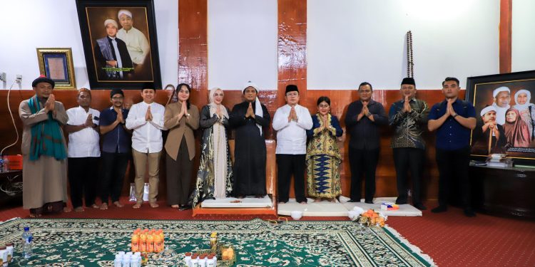 Momen Hangat Wesly Silalahi di Rumah TGB, Bukti Nyata Toleransi Antarumat Beragama