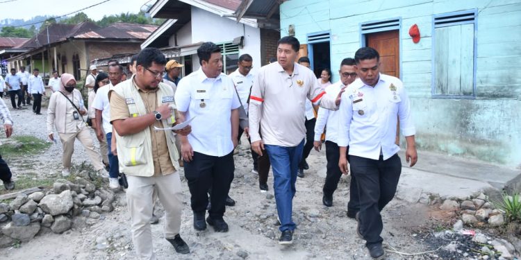 Kunjungi Samosir, Maruarar Sirait Janjikan 556 Rumah Layak Huni dan Kawasan Kumuh Disulap Jadi Lebih Manusiawi