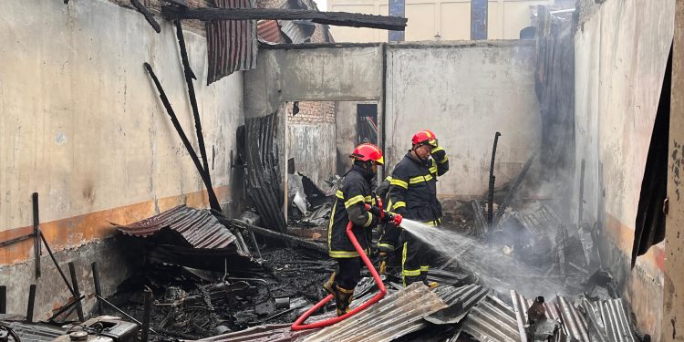 Tangis Pecah di Pagi Hari, 3 Rumah Warga Siopat Suhu Pematangsiantar Ludes Terbakar