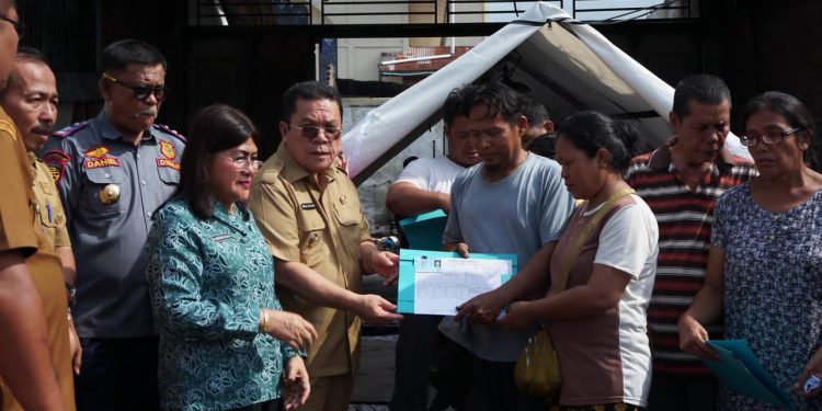 Wesly Silalahi Beri Bantuan untuk Korban Kebakaran di Siantar Timur