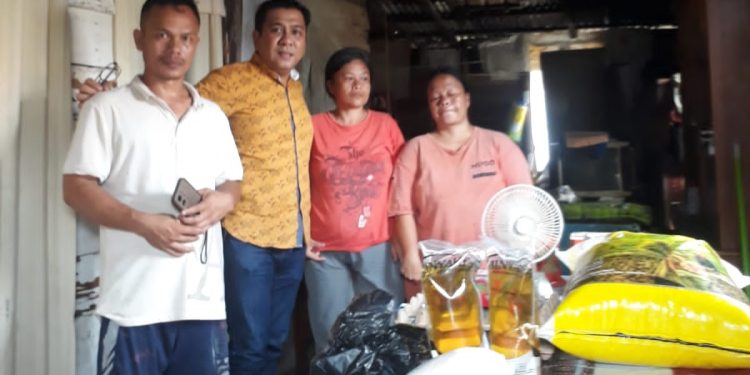 Anggota DPRD Hendra Pardede Bantu Tiga Yatim Piatu di Siantar Marihat