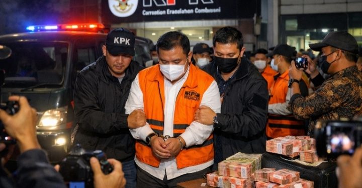 Operasi Senyap KPK! Bupati Cilacap dan Puluhan Orang Ditangkap