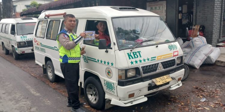 Tak Tertib di Jalan Parapat Simpang Dua, Sopir Angkutan Umum Langsung Diberi Peringatan