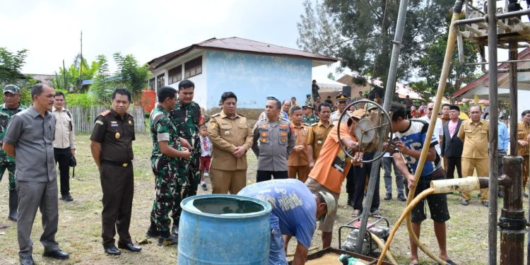 Krisis Air Bertahun-tahun Terjawab! 30 Sumur Bor TNI Mengalirkan Harapan Baru untuk Warga Samosir