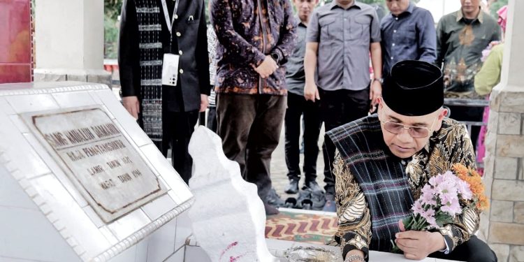 Pemkab Simalungun Ziarah ke Makam Raja Siantar Sang Naualuh Damanik di Bengkalis