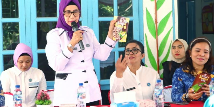 Ketua TP PKK Simalungun Dorong Kader UP2K Karang Anyar Ciptakan Produk UMKM Bernilai Ekonomi Tinggi
