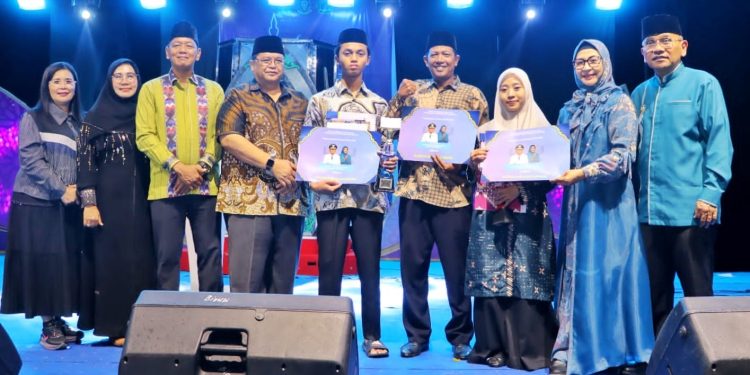 Bosar Maligas Juara Umum, MTQ Ke-52 Simalungun Ditutup Bupati Hadiahi Tiga Qori dan Qoriah Umroh ke Tanah Suci
