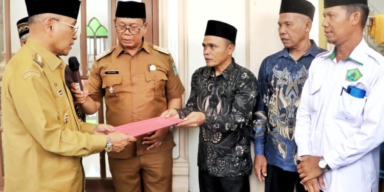 Serahkan Hewan Kurban Bantuan Presiden RI di Masjid Al-Aksho Gunung Malela, Bupati Simalungun Sampaikan Terima Kasih