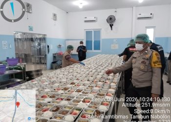Bhabinkamtibmas Polsek Siantar Martoba Kawal Distribusi Ribuan Paket Makanan Bergizi Gratis