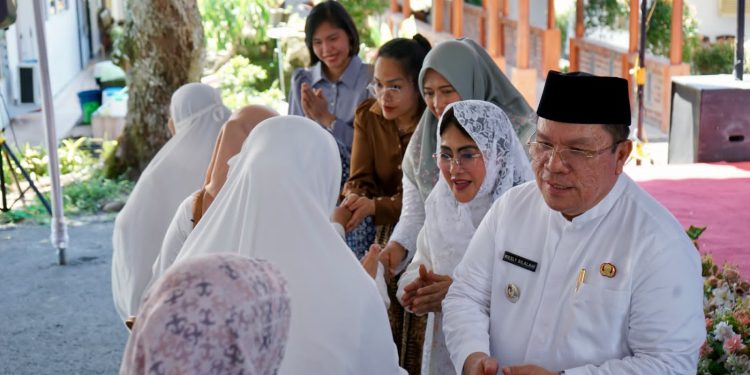 Seluruh Jamaah Haji Kembali Sehat, Wesly Silalahi Gelar Tepung Tawar Penuh Syukur