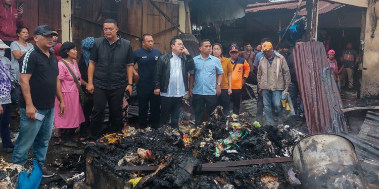 311 Kios Pasar Dwikora Parluasan Ludes Terbakar! Wesly Silalahi Janji Perhatikan Korban