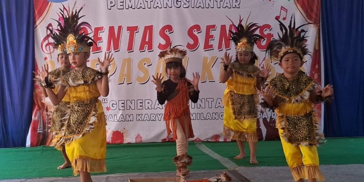 Penuh Haru dan Kegembiraan, SDN 122345 Pematangsiantar Gelar Pentas Seni dan Pelepasan Siswa Kelas VI