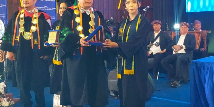 Alumni UHKB Nommensen Pematangsiantar Diminta Jadi Generasi Unggul, Berkarakter, dan Berdampak