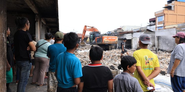 Pemko Pematangsiantar Mulai Robohkan Bangunan Pasar Dwikora Pascakebakaran, Persiapan Pembangunan Kembali Dimulai