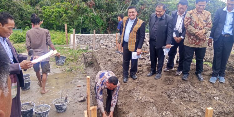Ephorus GKPS "Patibal Batu Onjolan" Rumah Dinas Pendeta di Nagori Sihalpe Haranggaol